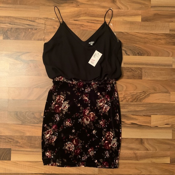 Brand New Kismet Dress With Printed Stretch Skirt - Picture 6 of 12